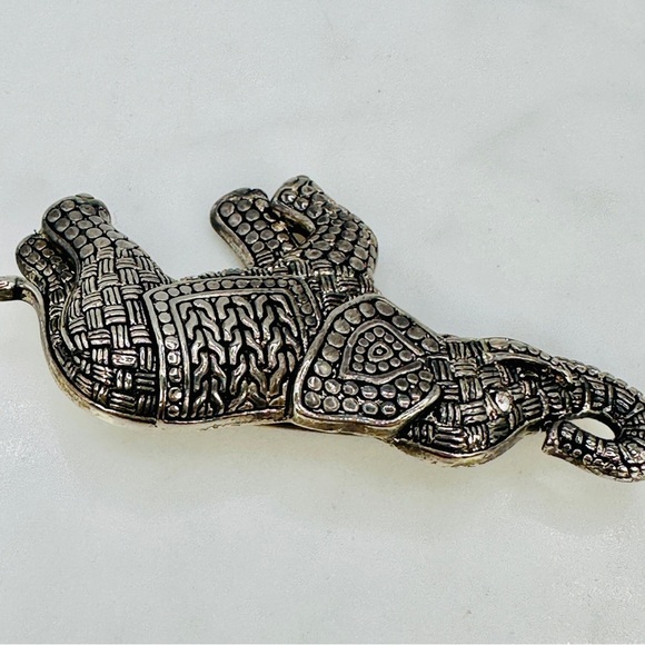 Vintage Elephant Brooch Pin Silver Tone Intricate Unisex Lucky 80s Trunk Up Boho - Picture 5 of 9
